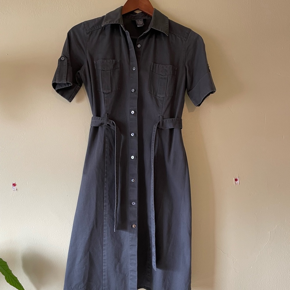 Banana Republic size 0, 100% cotton button down shirt. Dark green,belted front